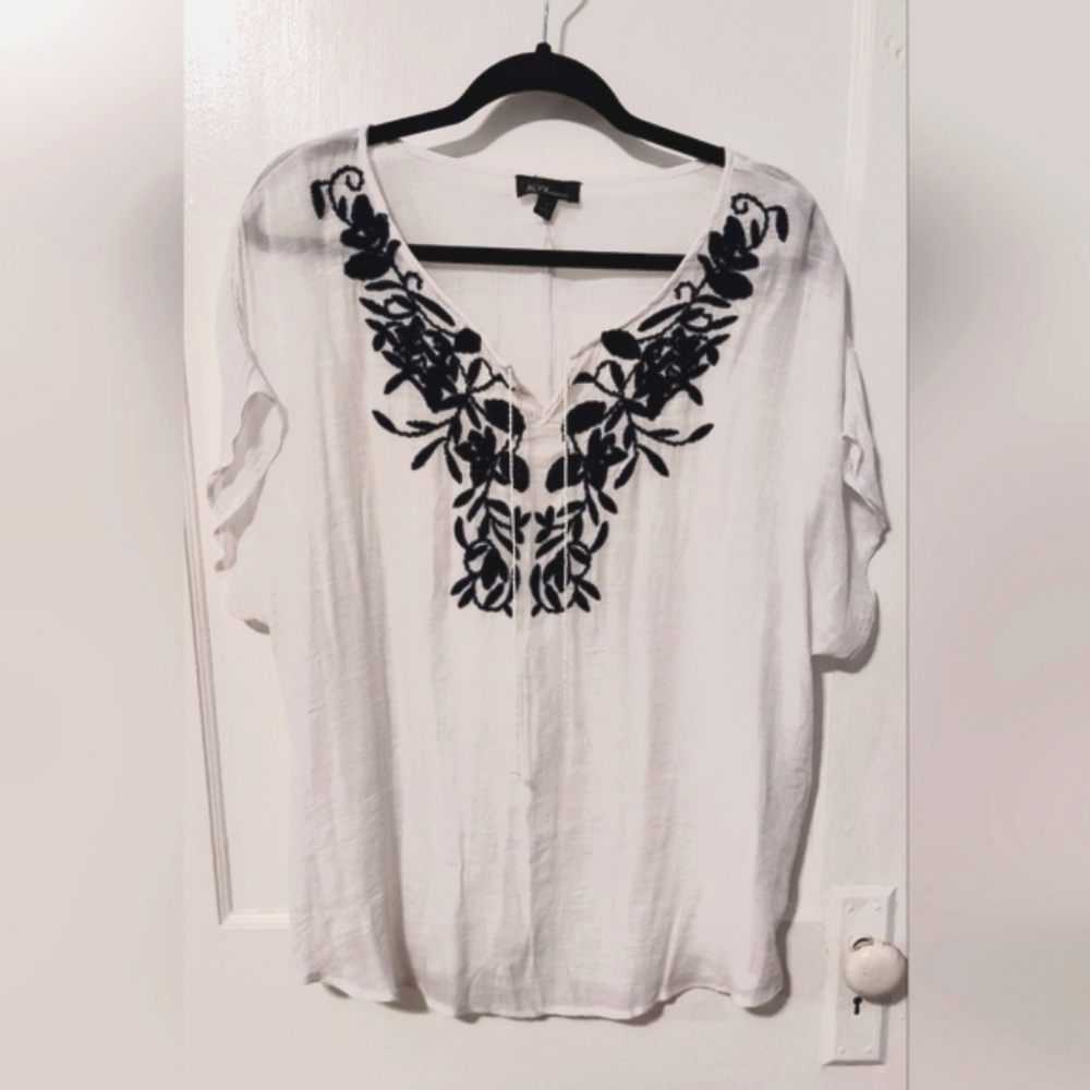 Alyx Woman Sheer White/Navy Top - Size 1X